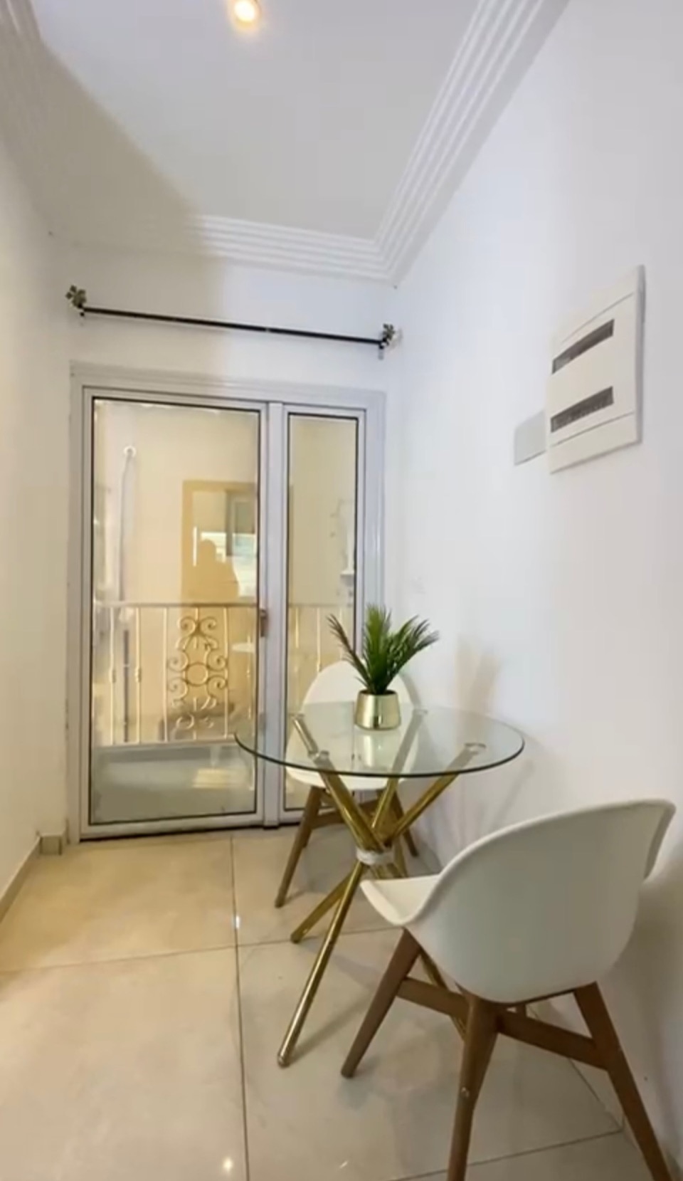 Coin repas et accès balcon