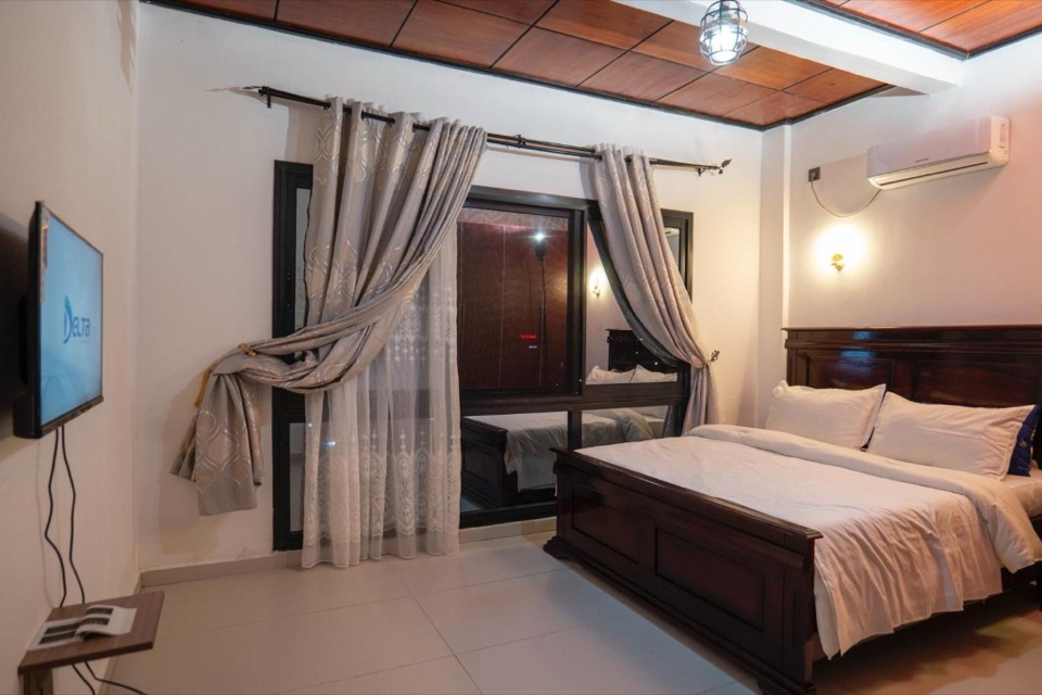 Chambre, accès au balcon